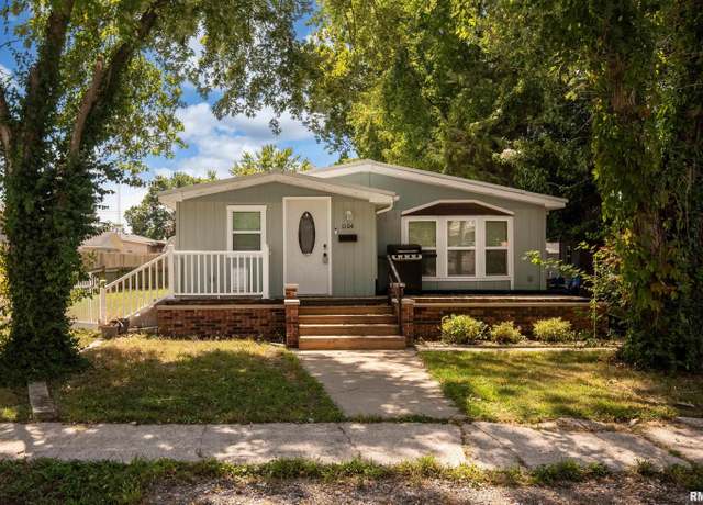 Property at 1104 E Lindell St, West Frankfort, IL 62896, 3 beds, 2 baths