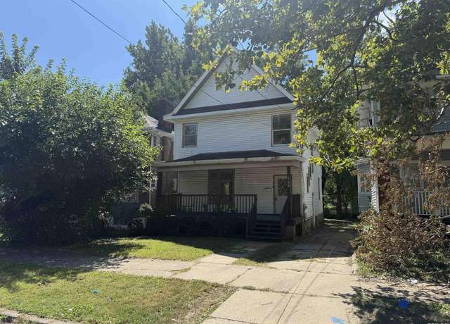Property at 704 E Lasalle St, Peoria, IL 61603, 4 beds, 1 bath
