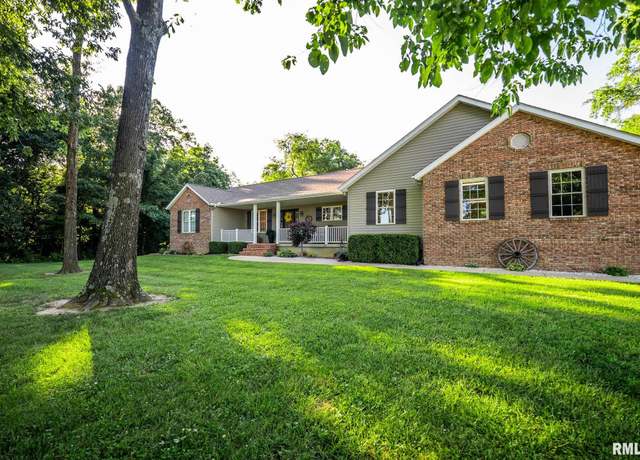 Property at 623 Jasper Rd, Centralia, IL 62801, 3 beds, 2.5 baths