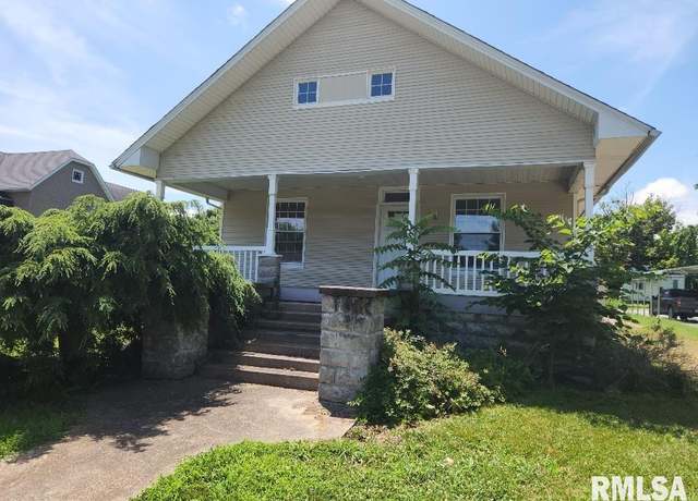 Property at 313 S 18th St, Herrin, IL 62948, 3 beds, 1 bath