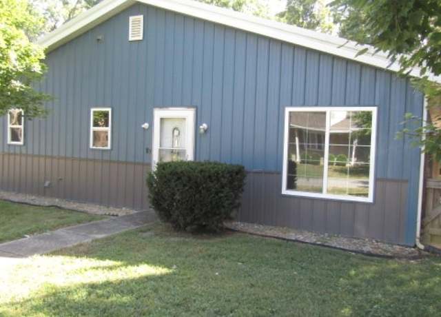 Property at 406 N 10th St, Benton, IL 62812, 2 beds, 2 baths