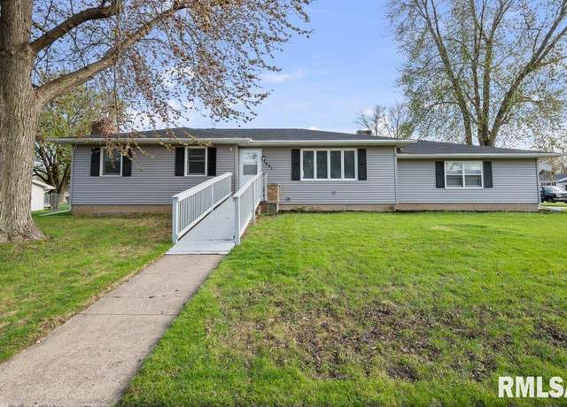 Property at 1651 S 7th Ave, Clinton, IA 52732, 3 beds, 2.5 baths