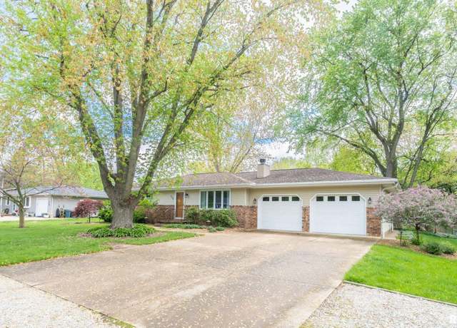Property at 208 E Glendale St, Manito, IL 61546, 5 beds, 3 baths