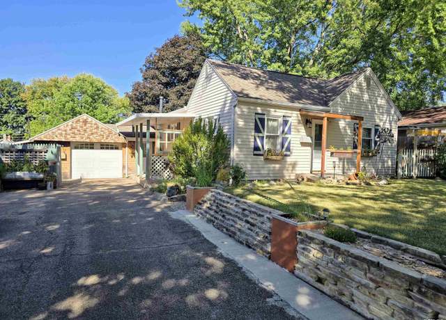 Property at 1117 N 16th St, Pekin, IL 61554, 2 beds, 1 bath
