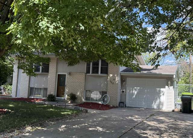Property at 122 Lynnhaven Dr, Washington, IL 61571, 3 beds, 2 baths