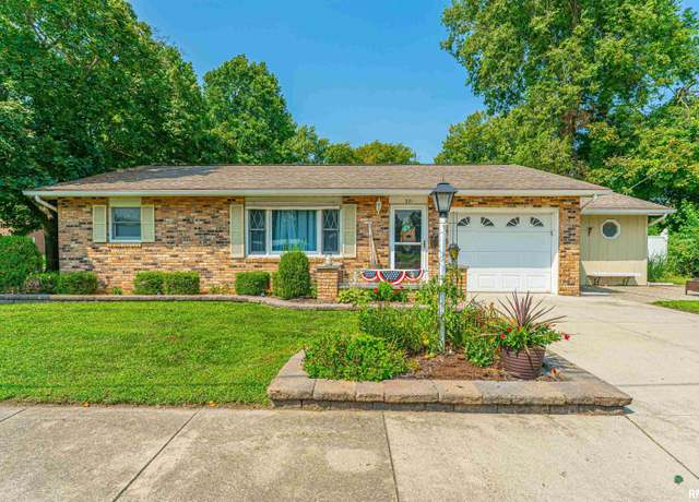 Property at 521 Maple St, Lincoln, IL 62656, 2 beds, 1 bath