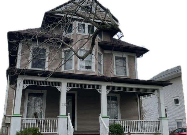 Property at 1532 S Lowell Ave, Springfield, IL 62704, 4 beds, 2.5 baths