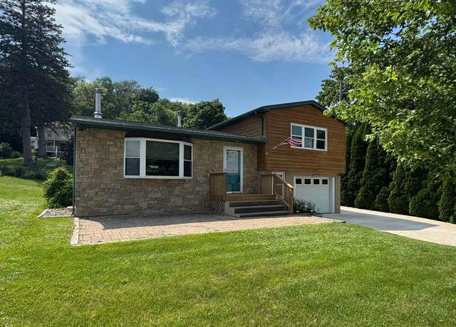 Property at 1128 N Cody Rd, Le Claire, IA 52753, 2 beds, 1.5 baths