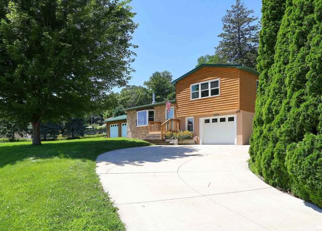 Property at 1128 N Cody Rd, Le Claire, IA 52753, 3 beds, 1.5 baths
