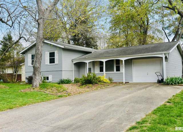 Property at 1001 S Emerald Ln, Carbondale, IL 62901, 3 beds, 2 baths