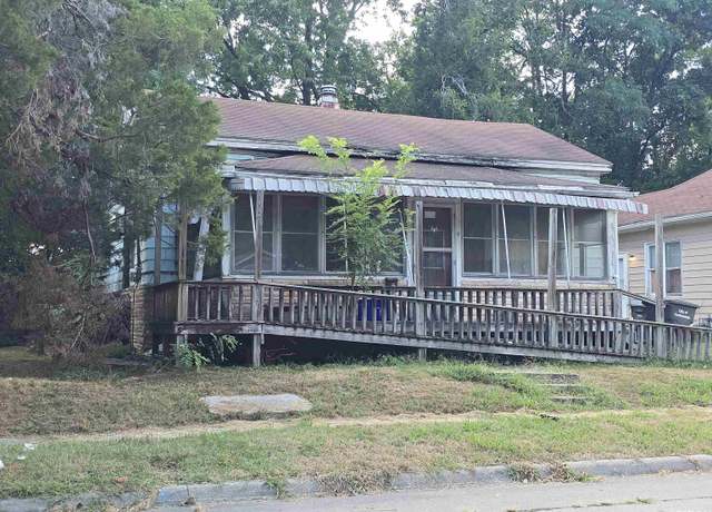 Property at 406 N Washington St, Carbondale, IL 62901, 2 beds, 1 bath