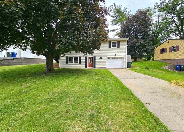 Property at 4325 N Lincoln Ave, Davenport, IA 52806, 3 beds, 1 bath