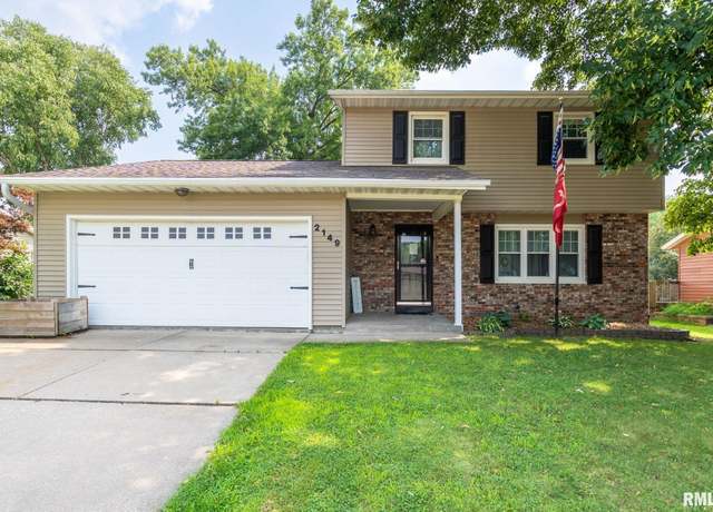 Property at 2149 W 30th St, Davenport, IA 52804, 3 beds, 2.5 baths