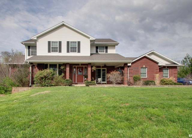 Property at 900 Lucinda Ln, Quincy, IL 62305, 4 beds, 3 baths