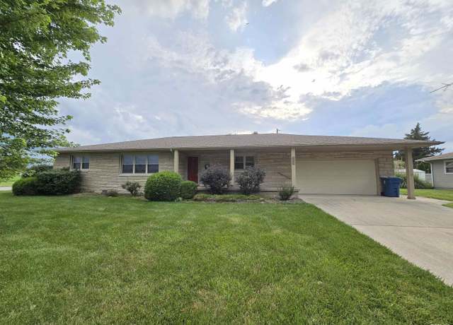 Property at 646 Sara Dr, Centralia, IL 62801, 3 beds, 1.5 baths
