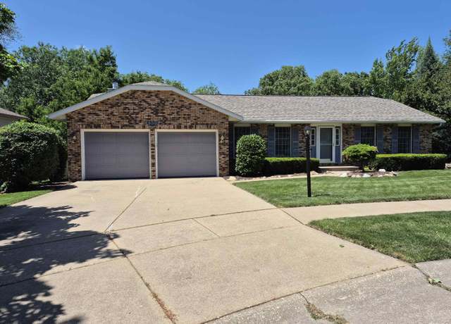 Property at 4300 Newport Ct, Bettendorf, IA 52722, 3 beds, 2.5 baths