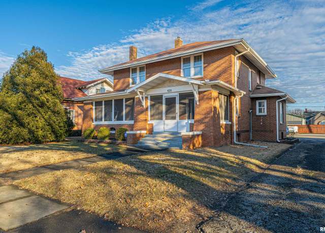 Property at 420 N Logan St, Lincoln, IL 62656, 5 beds, 2.5 baths