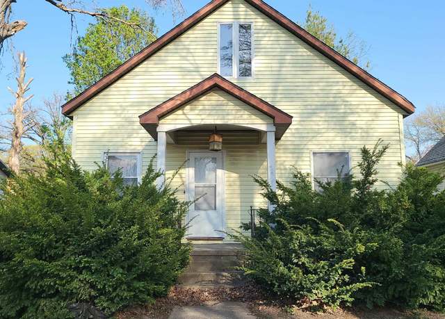 Property at 609 S Elm St, Centralia, IL 62801, 2 beds, 1.5 baths
