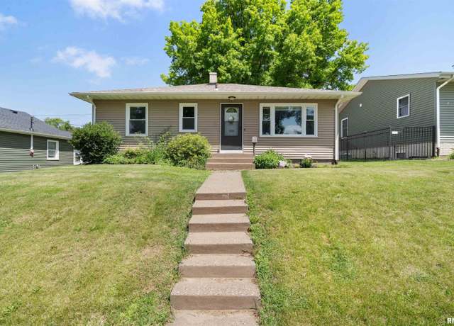 Property at 2524 Bellevue Ave, Bettendorf, IA 52722, 3 beds, 1 bath