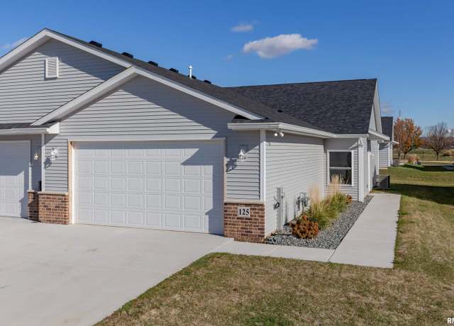 Property at 131 Beacon Harbor Pkwy, East Moline, IL 61244, 2 beds, 2 baths