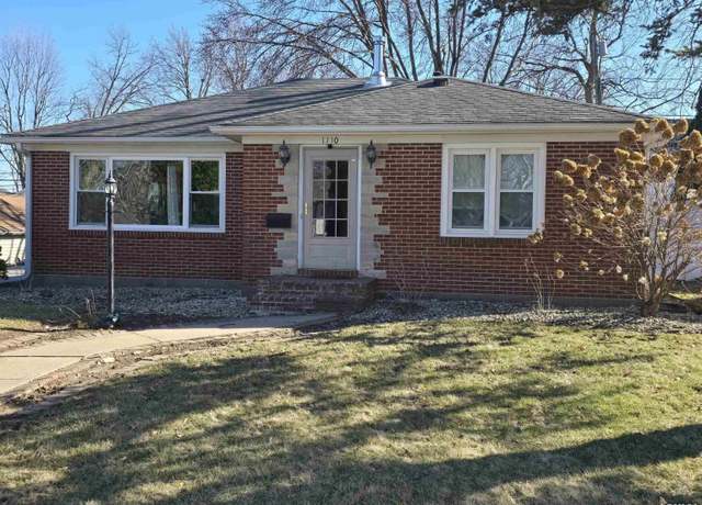 Property at 1110 9th Ave, Fulton, IL 61252, 4 beds, 2 baths