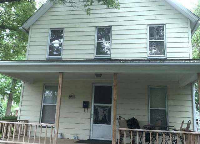 Property at 1424 29th Ave, Moline, IL 61265, 4 beds, 1.5 baths