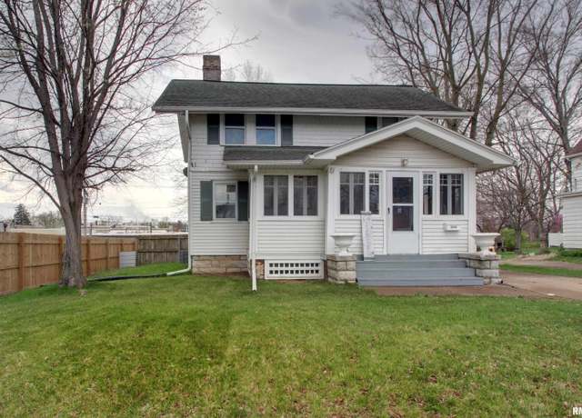 Property at 2316 Spring St, Quincy, IL 62301, 3 beds, 2 baths
