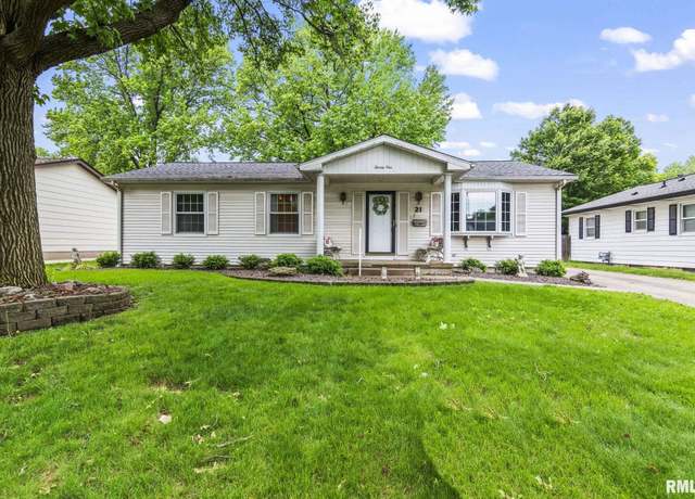 Property at 21 Foresters Ln, Springfield, IL 62704, 3 beds, 2.5 baths