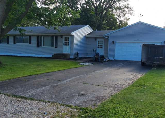 Property at 301 S 10th Ave, New Windsor, IL 61465, 3 beds, 2 baths