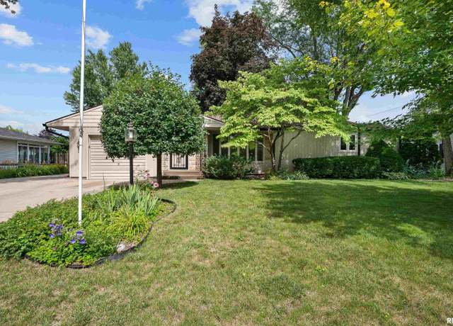 Property at 3927 34th St, Rock Island, IL 61201, 3 beds, 3 baths