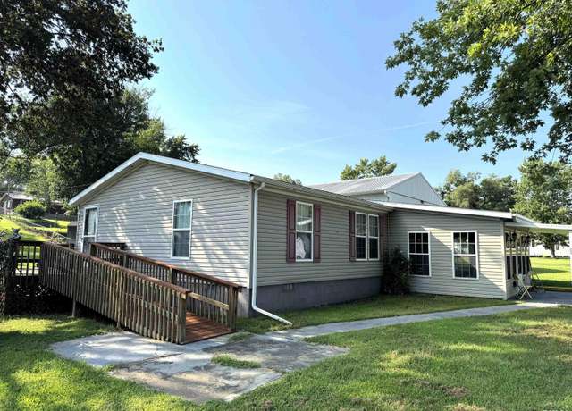 Property at 814 S Lincoln St, Havana, IL 62644, 2 beds, 2 baths