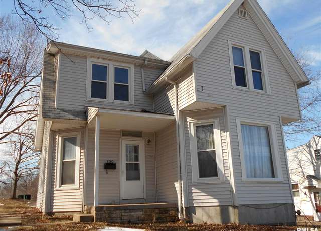 Property at 800 N Lafayette St, Macomb, IL 61455, 3 beds, 2.5 baths