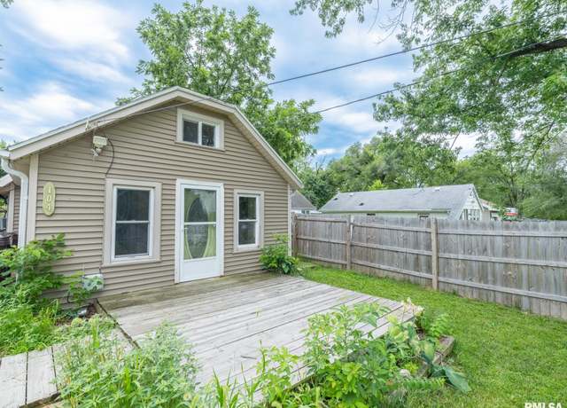 Property at 104 Oaklawn Ter, Creve Coeur, IL 61610, 2 beds, 1 bath
