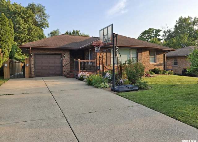 Property at 2604 W Kansas St, Peoria, IL 61604, 3 beds, 2 baths