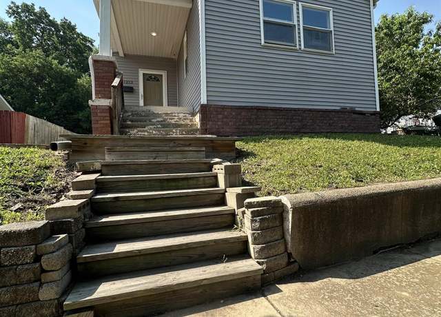 Property at 1213 NE Glendale Ave, Peoria, IL 61603, 4 beds, 1 bath