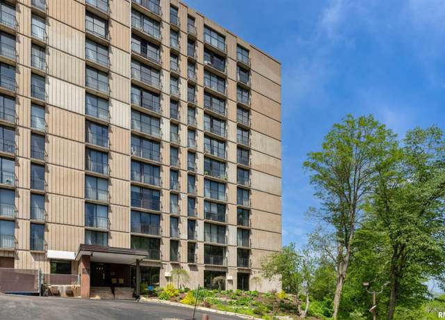 Property at 1800 7th St Unit 4C, East Moline, IL 61244, 2 beds, 2 baths
