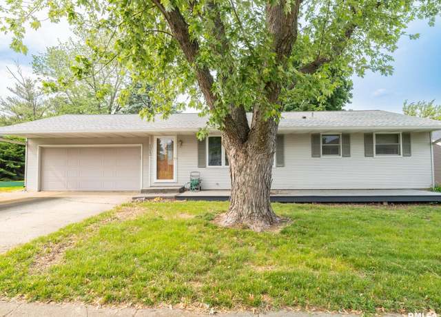 Property at 1213 W Pine St, Chillicothe, IL 61523, 3 beds, 2 baths