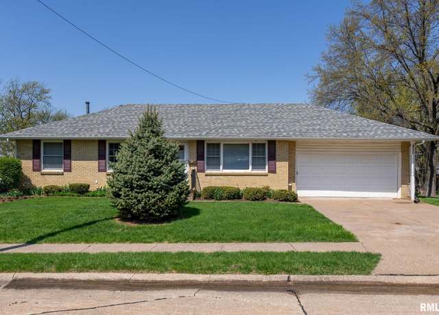 Property at 820 Park Ln, Davenport, IA 52806, 3 beds, 1.5 baths
