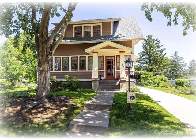 Property at 924 Brown St, Bettendorf, IA 52722, 3 beds, 2 baths