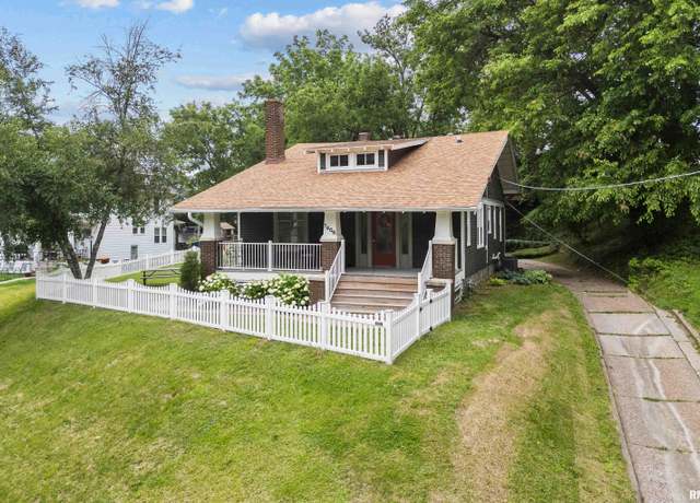 Property at 1406 Jersey Ridge Rd, Davenport, IA 52803, 4 beds, 1 bath
