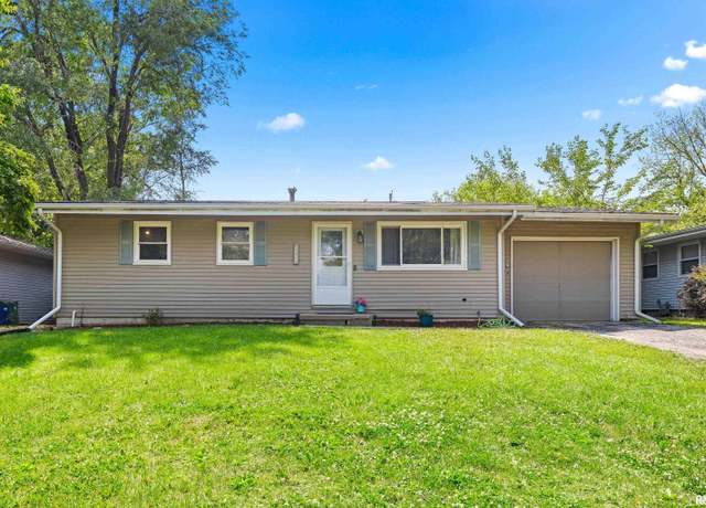 Property at 5923 N Graceland Dr, Peoria, IL 61614, 3 beds, 1 bath