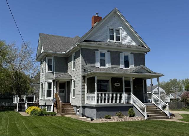 Property at 121 S Vail St, Geneseo, IL 61254, 3 beds, 3 baths