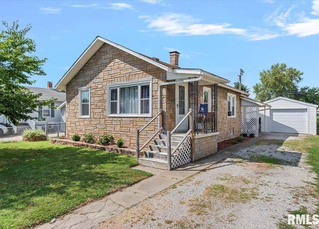 Property at 1303 W England St, Taylorville, IL 62568, 2 beds, 1 bath