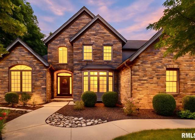 Property at 702 Mayfair Ct, Germantown Hills, IL 61548, 5 beds, 3.5 baths