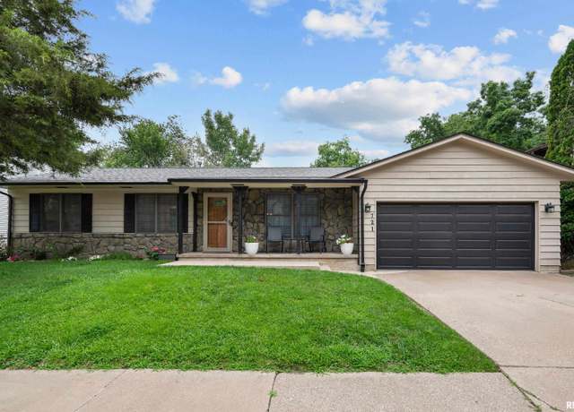 Property at 721 24th Avenue Court, Moline, IL 61265, 5 beds, 3 baths