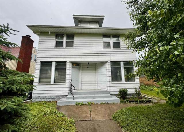 Property at 2107 N Marquette St, Davenport, IA 52804, 4 beds, 4 baths