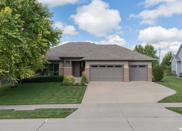 Property at 6262 Wildberry Dr, Bettendorf, IA 52722, 4 beds, 3 baths