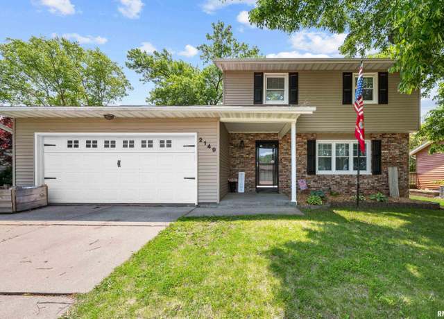 Property at 2149 W 30th St, Davenport, IA 52804, 3 beds, 2.5 baths