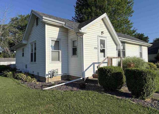 Property at 304 S Madison St, Lewistown, IL 61542, 2 beds, 2 baths
