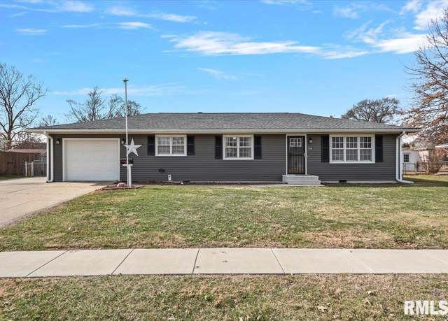 Property at 716 Samuel St, Taylorville, IL 62568, 4 beds, 2.5 baths